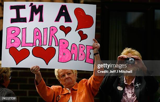 Labour supporter waits for British Prime Minister Tony Blair to arrive at Trimdon Labour Club in his constituency of Sedgfield on May 10, 2007 in...