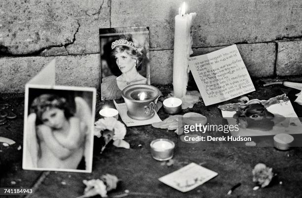 One of thousands of small shrines left in the streets of London by the public, during the funeral of Diana, Princess of Wales in London, 6th...