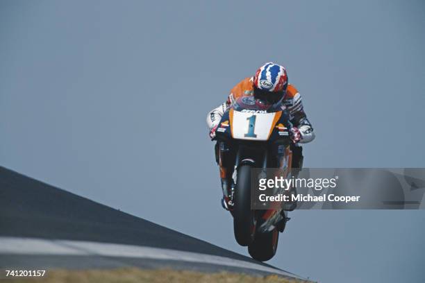 Mick Doohan of Australia riding the Repsol Honda- NSR500 during the French motorcycle Grand Prix on 9 July 1995 at the Bugatti Circuit, Le Mans,...