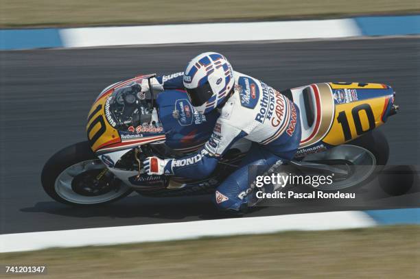 Wayne Gardner of Australia riding the Rothmans Honda-HRC NSR500 during the British motorcycle Grand Prix on 5 August 1990 at the Donington Park...