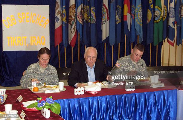 Vice President Dick Cheney eats breakfast with troops at Contingency Operating Base Speicher, 10 May 2007, on the second day of Cheney's surprise...