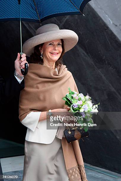 Queen Silvia of Sweden arrives with Queen Margrethe II of Denmark at the Ordrupgaard Museum in Charlottenlund on May 11, 2007 near Copenhagen,...
