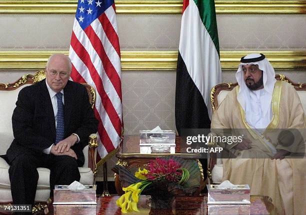 Abu Dhabi, UNITED ARAB EMIRATES: US Vice President Dick Cheney meets with Emirati President Sheikh Khalifa bin Zayed al-Nahayan at the al-Bateen...