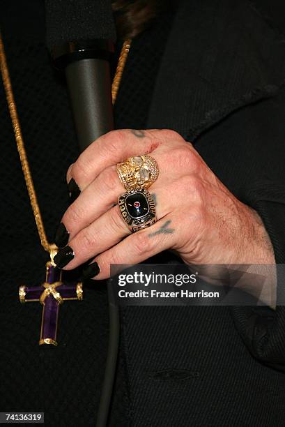 Ozzy Rings 209 2nd Annual Vh1 Rock Honors Show Photos & High Res Pictures - Getty ...