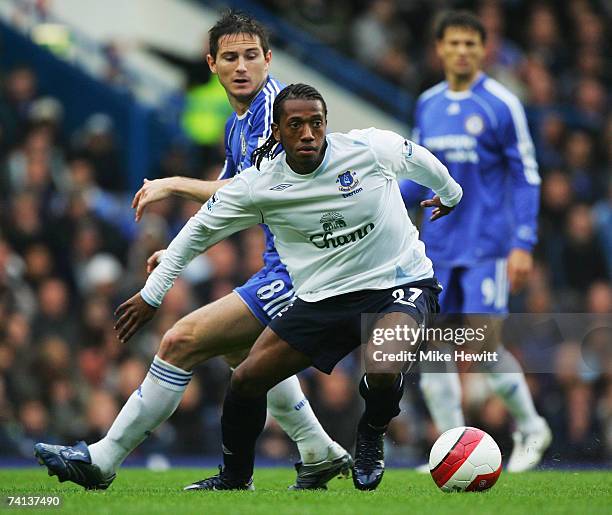 Manuel Fernandes of Everton evades Frank Lampard of Chelsea during the Barclays Premiership match between Chelsea and Everton at Stamford Bridge on...