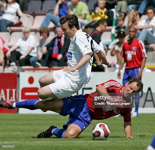 Ralf Bucher of Unterhaching and Danny Fuchs of Fuerth battle for the ball during the Second Bundesliga match between SpVgg Unterhaching and Greuther...