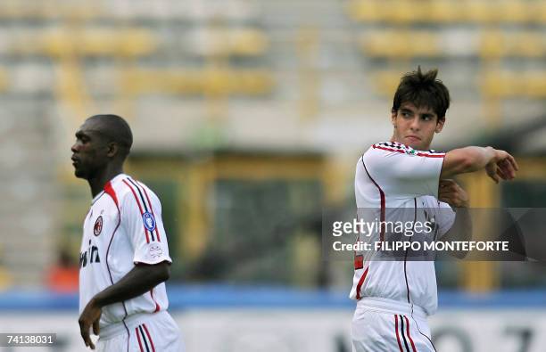 Milan's midfielders Ricardo Kaka and Clarence Seedorf gesture during theirItalian serie A football match against Catania at Bologna's Renato Dall'Ara...