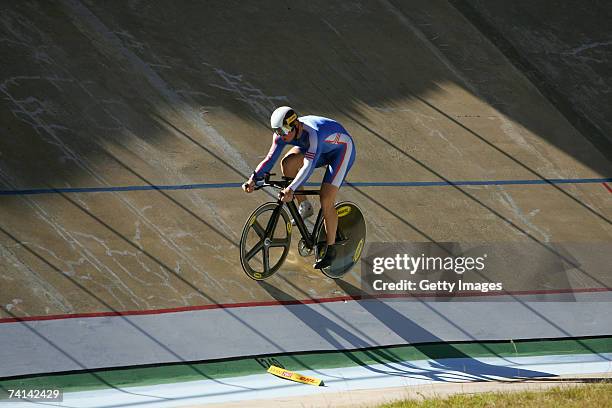 Chris Hoy of Great Britain on a warm up lap prior to breaking the World 500 Metre Altitude Record at the Alto Irpavi Velodrome, May 13, 2007 in La...