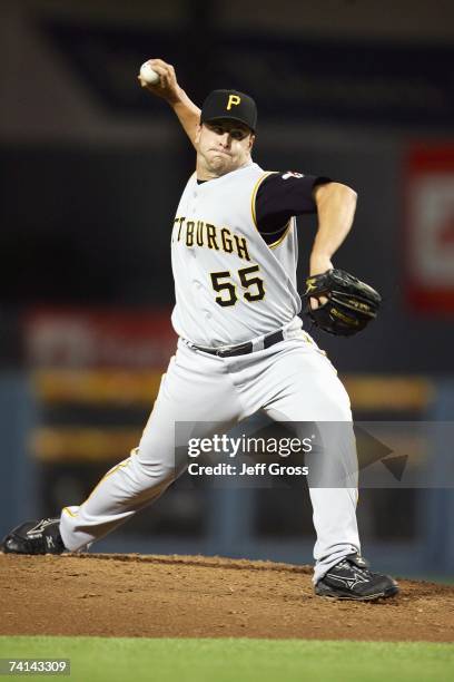 Matt Capps of the Pittsburgh Pirates delivers the pitch against the Los Angeles Dodgers at Dodger Stadium on April 21, 2007 in Los Angeles,...