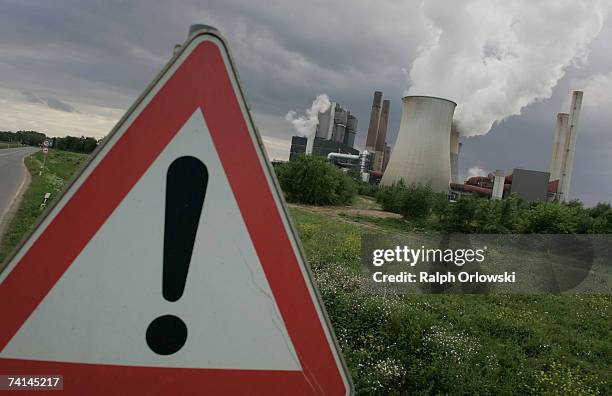 The brown coal conducted thermal power station "Weisweiler" of German energy giant RWE AG spews smoke on May 12 , 2007 in Eschweiler near Aachen,...