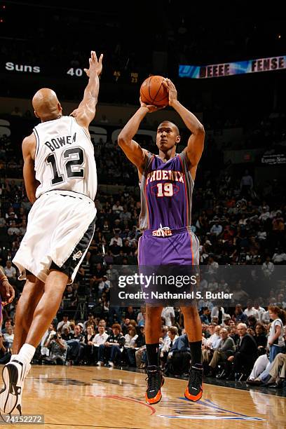 Raja Bell of the Phoenix Suns shoots against Bruce Bowen of the San Antonio Spurs in Game Four of the Western Conference Semifinals during the 2007...