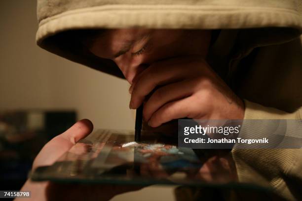 Josh sniffing meth at Linda's house on December 2 Bowling Green, Kentucky. After Linda shot up Meth she arranged a line for her 18 year old nephew...