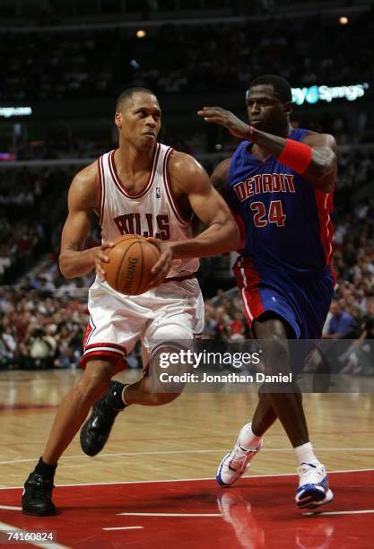 Brown of the Chicago Bulls drives against Antonio McDyess of the Detroit Pistons in Game Three of the Eastern Conference Semifinals during the 2007...