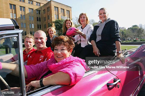 Leading Australian women Janette Howard, Tami Roos, Ita Buttrose and Maggie Tabberer join together with Lyn Swinburne, CEO of Breast Cancer Network...