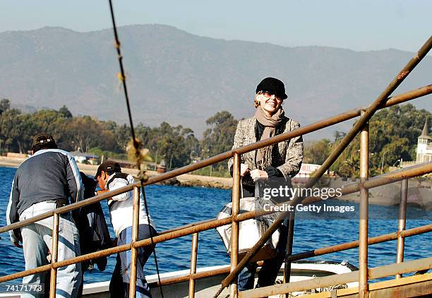 Singer Kylie Minogue is seen leaving a boat during her holiday in Chile in the town of Papudo, about 190km north of Santiago, on May 7, 2007 in...