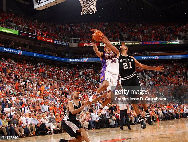 Shawn Marion of the Phoenix Suns shoots against Tim Duncan of the San Antonio Spurs in Game Five of the Western Conference Semifinals during the 2007...