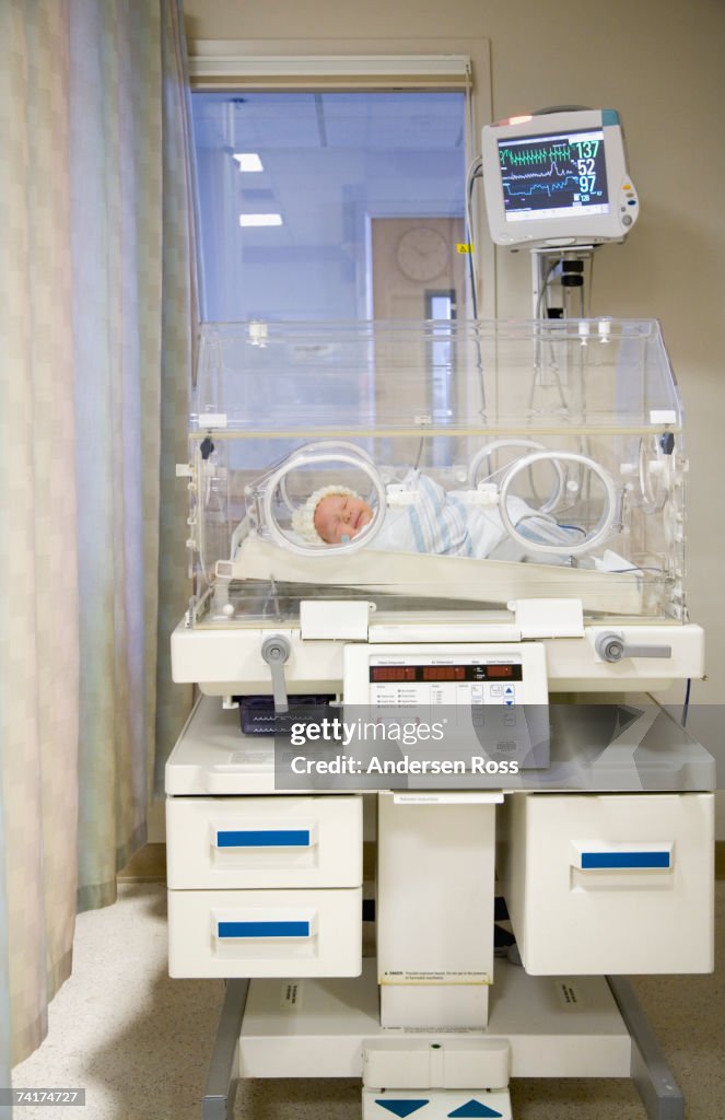 Newborn baby lying in Incubator