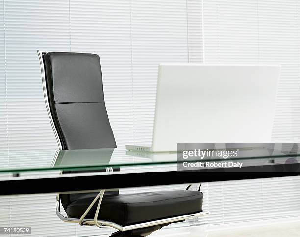 empty office chair with laptop on desk - suc stock pictures, royalty-free photos & images