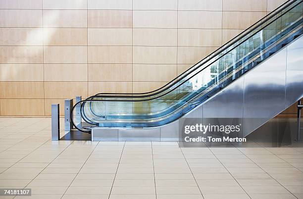 escalator - scala mobile foto e immagini stock