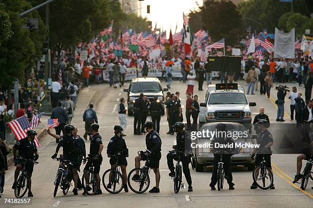 La Riots Vehicles 192 Arthur Button Stock Photos, High-Res Pictures, and Images - Getty ...
