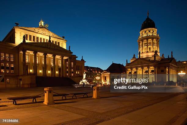 gendarmenmarkt. former schauspielhaus (theatre) and the french church in berlin, germany. - wt1 foto e immagini stock