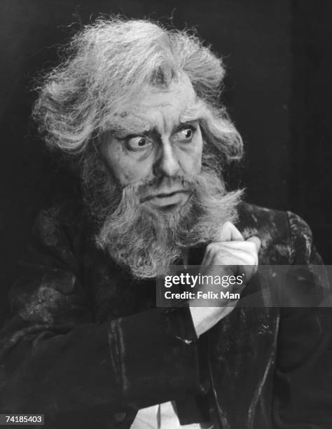 First Englis Actor Ralph 221 Ralph Richardson English Actor Stock Photos, High-Res Pictures, and ...