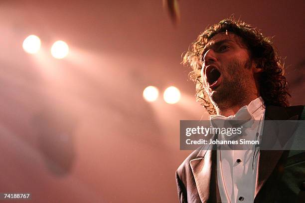 Opera singer Jonas Kaufmann performs on stage during the Ball der Kuenste at Haus der Kunst on May 18, 2007 in Munich, Germany.