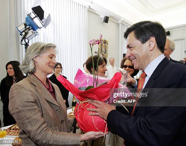 Sable-sur-Sarthe, FRANCE: French Prime minister, Francois Fillon offers flowers to his wife Penelope, 19 May 2007 in the town's hall of...