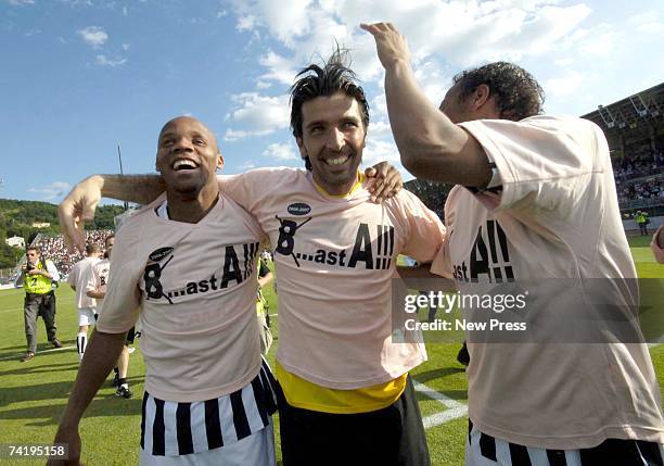 Gianluigi Buffon of Juventus celebrates after the Serie B match between Arezzo and Juventus on May 19, 2007 in Arezzo, Italy. With their win over...