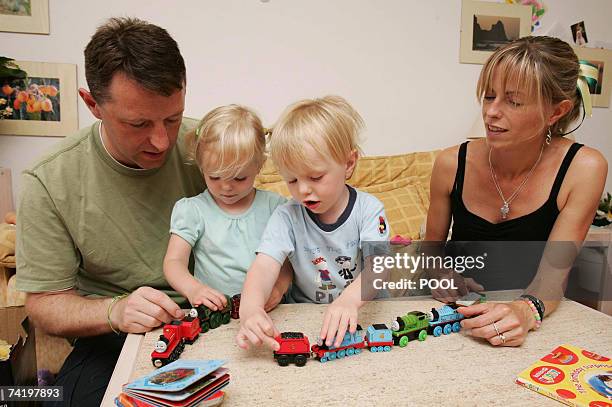 British Gerry and Kate McCann plays with their twins Amelie and Sean in their appartment in Praia da Luz in Portugal 19 May 2007. Madeleine McCann...