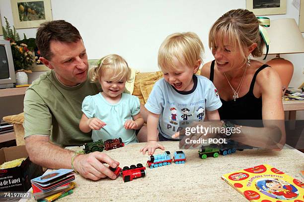 British Gerry and Kate McCann plays with their twins Amelie and Sean in their appartment in Praia da Luz in Portugal 19 May 2007. Madeleine McCann...