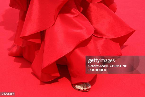 Picture taken 21 May 2007 shows a detail of an unidentified guest's outfit as she arrives at the Festival Palace in Cannes, southern France, for the...