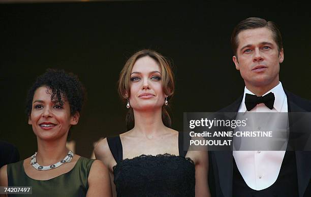 French journalist and writer Mariane Pearl, US actress Angelina Jolie and actor and producer Brad Pitt pose 21 May 2007 at the Festival Palace in...