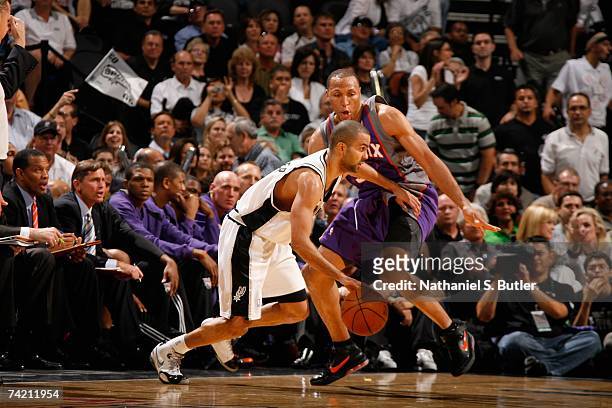 Tony Parker of the San Antonio Spurs drives past Shawn Marion of the Phoenix Suns in Game Four of the Western Conference Semifinals during the 2007...
