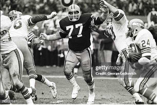 Defensive lineman Lyle Alzado of the Cleveland Browns pursues against the Seattle Seahawks at Municipal Stadium on November 11, 1979 in Cleveland,...