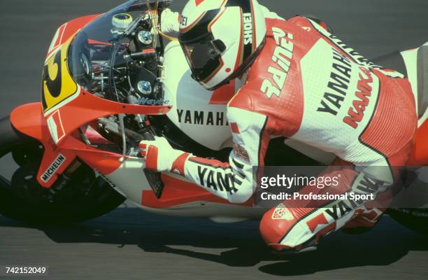 American Grand Prix motorcycle road racer Wayne Rainey rides the 500cc Marlboro Roberts Yamaha YZR500 to finish in 2nd place in the 1990 British...