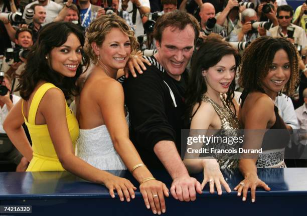 Actresses Rosario Dawson, Zoe Bell, director Quentin Tarantino, actresses Rose McGowan and Tracie Thoms attend a photocall promoting the film "Death...