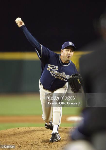 Starting pitcher Greg Maddux of the San Diego Padres delivers the pitch against the Seattle Mariners at Safeco Field on May 19, 2007 in Seattle,...