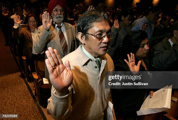 Immigrants are sworn in as U.S. Citizens during a naturalization ceremony May 22, 2007 in San Francisco, California. Over 1,400 immigrants from 100...
