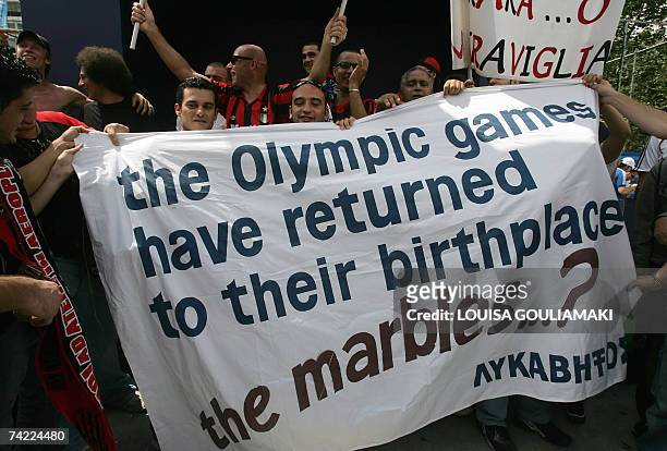 Milan fans hold up a banner demanding the return of the Parthenon Marbles from the British Museum in London 23 May 2007 in Athens. Greek governments...