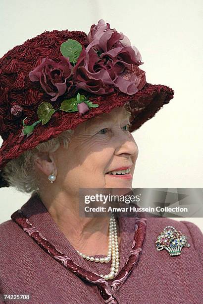 Queen Elizabeth ll opens the new planetarium and education centre at the Royal Observatory National Maritime Museum in Greenwich on May 22, 2007 in...
