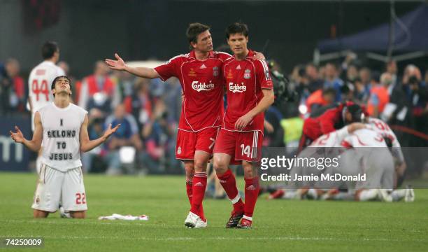 Dejected Harry Kewell of Liverpool consoles teammate Xabi Alonso, whilst Kaka of Milan celebrrates his teams 2-1 victory during the UEFA Champions...