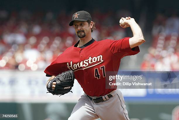 Relief pitcher Trever Miller of the Houston Astros throws against the St. Louis Cardinals on May 5, 2007 at Busch Stadium in St. Louis, Missouri. The...