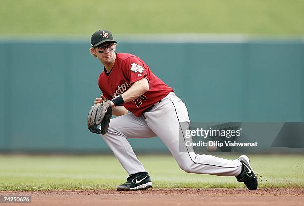 Adam Everett of the Houston Astros attempts to field a ground ball against the St. Louis Cardinals on May 5, 2007 at Busch Stadium in St. Louis,...