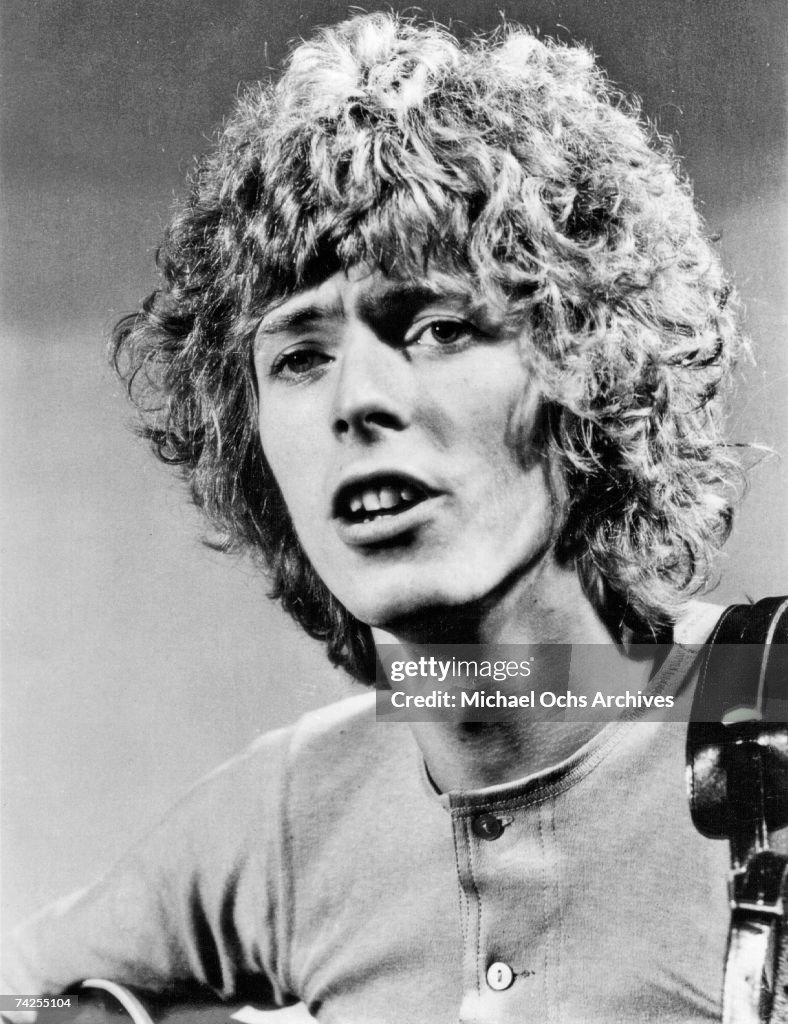 David Bowie Performing