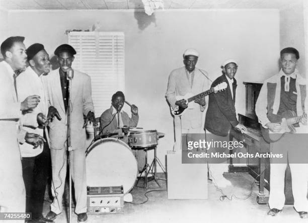 Sylvester Keels, Nash Knox, Fred Pulliam, James Brown , Nafloyd Scott, Bobby Byrd and Roy Scott of the funk band "James Brown & The Original Flames"...
