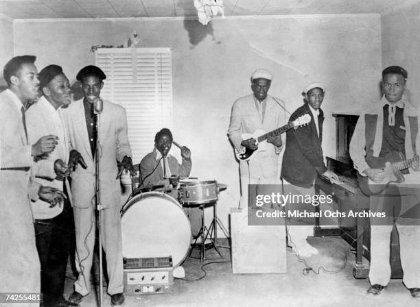 Sylvester Keels, Nash Knox, Fred Pulliam, James Brown , Nafloyd Scott, Bobby Byrd and Roy Scott of the funk band "James Brown & The Original Flames"...