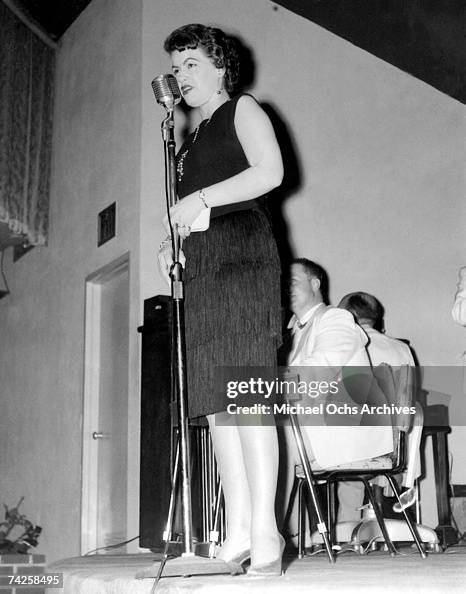 Patsy Cline Wikipedia Singer Patsy Cline performs onstage circa 1961. News Photo - Getty Images