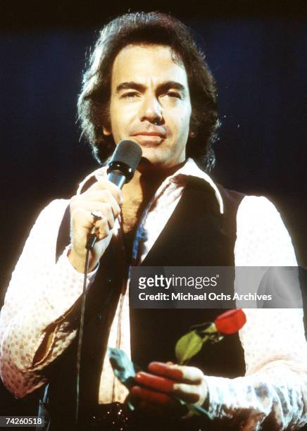 Singer Neil Diamond performs onstage in circa 1977 in Los Angeles, California.