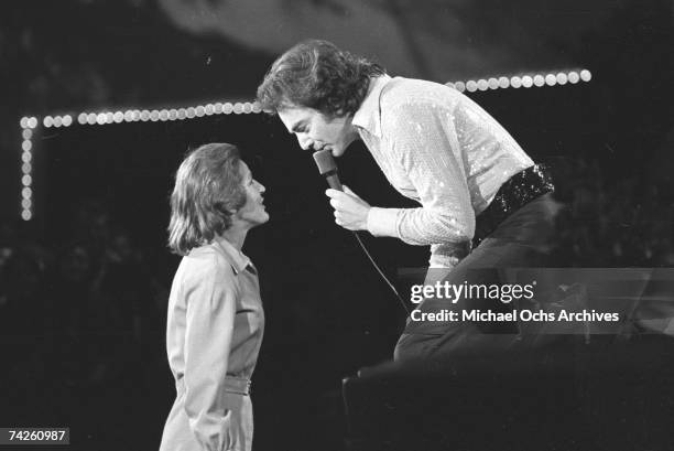 Deborah Reddy Singer 874 Helen Reddy Photos Stock Photos, High-Res Pictures, and Images ...